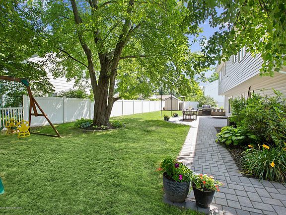 4th image of 5 Harfield Dr