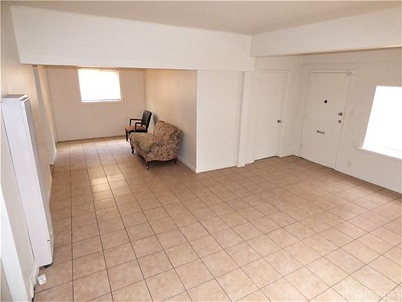 4th image of 1106 W 94th St