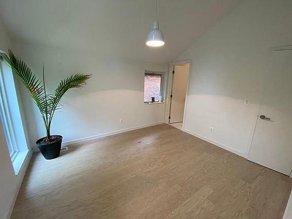5th image of 4829 Commonwealth St