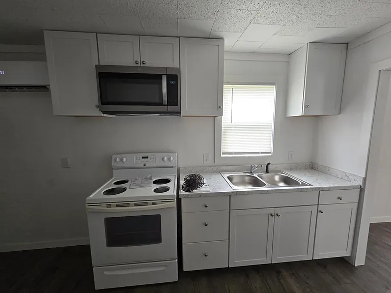 1314 S B St — Photo 3
