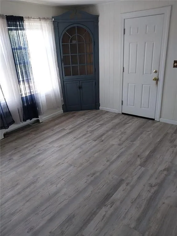 3 bed, 1.0 bath, 2103 sqft, $2,300 — Photo 2