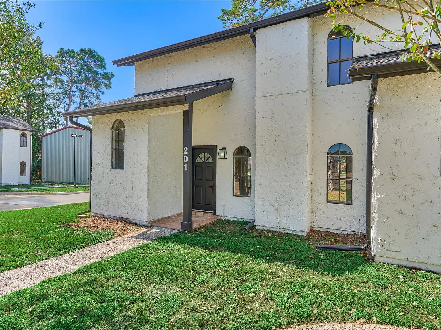 2 bed, 2.0 bath, 1266 sqft, $2,000 — Photo 2