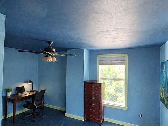 5th image of 810 Locust St