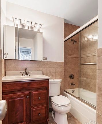 4th image of 225 E 36th St APT 4A