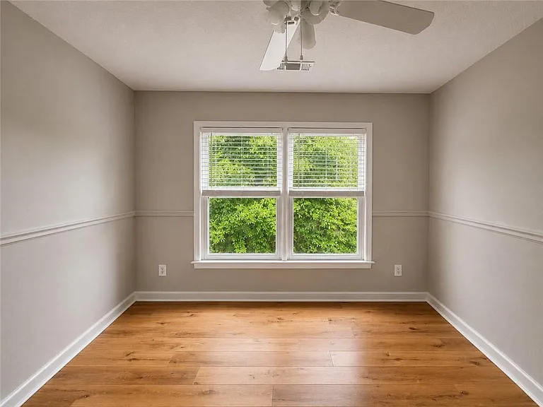 6310 Barwick Ln — Photo 29