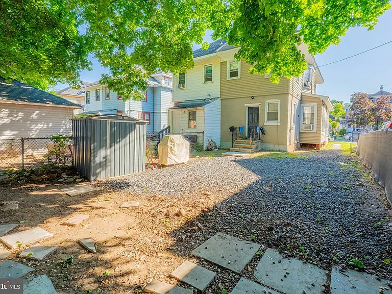 233 Park Ln — Photo 20