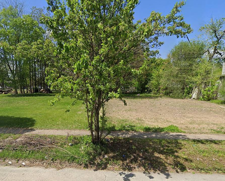 1st image of 821 N 9th St