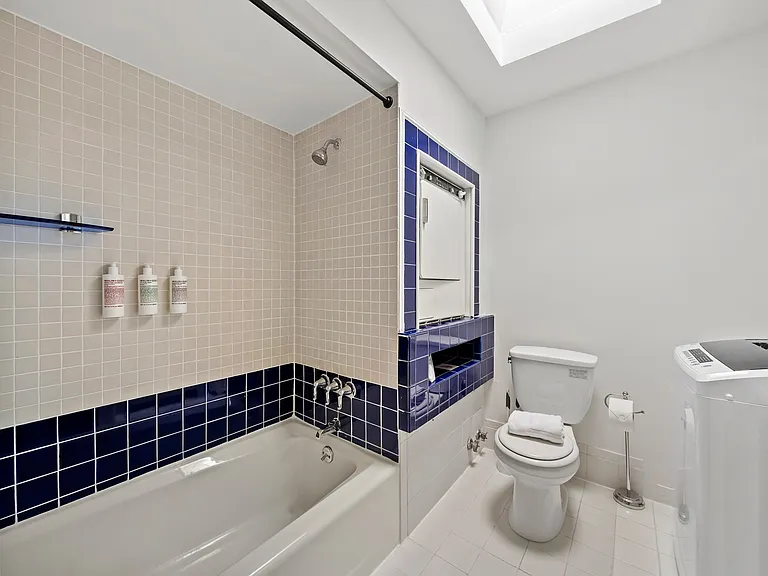 318 W 14th St #4 — Photo 20