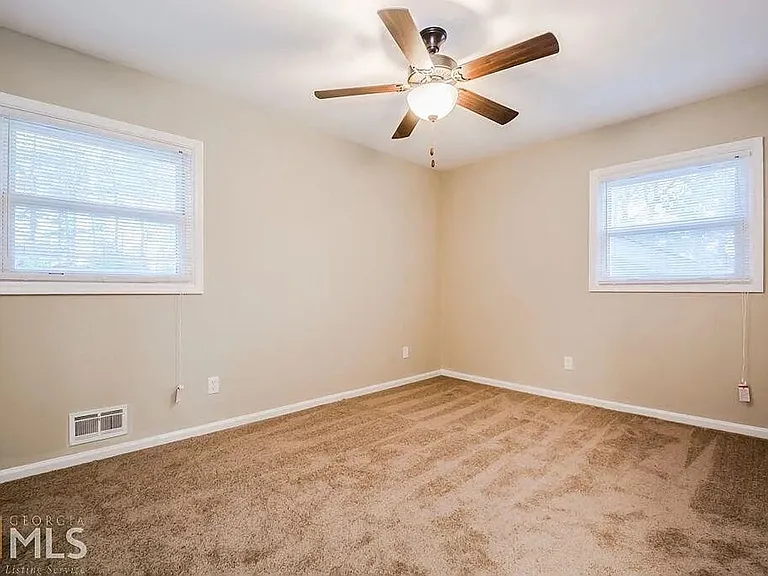 537 Reba Rd — Photo 3