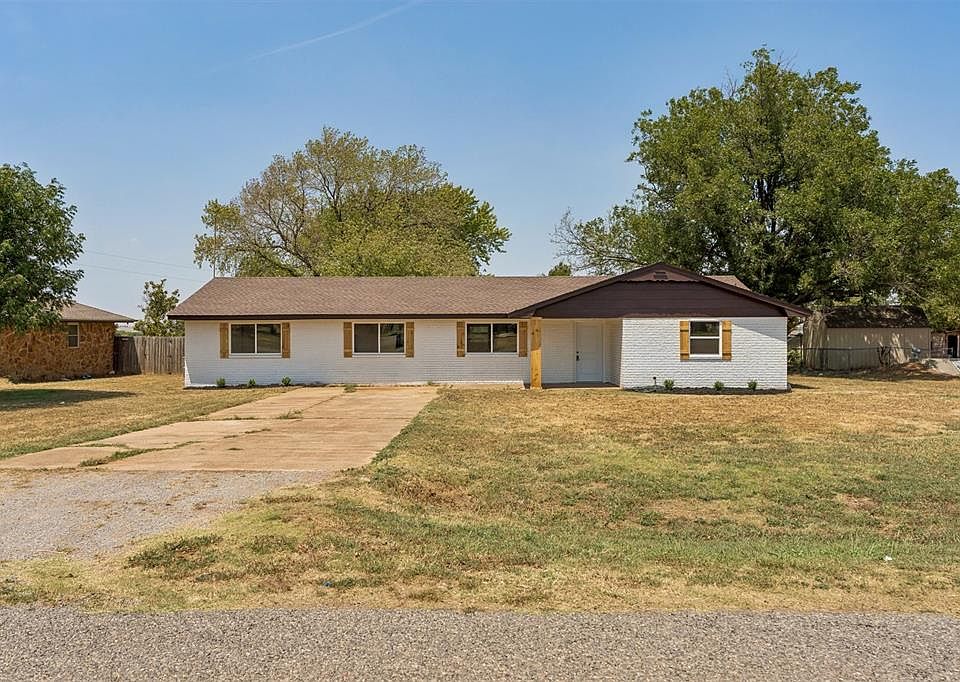 1st image of 2024 E Robberts Ave