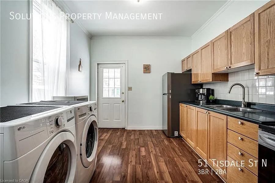 Beautiful Spacious Family Home — Photo 4