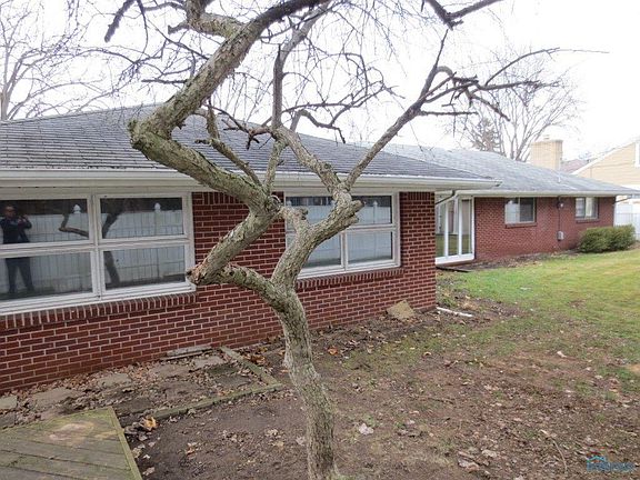 3rd image of 3618 Brunswick Dr
