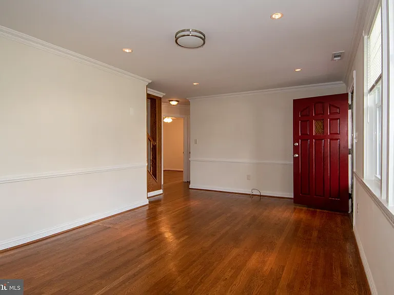 6733 Gouthier Rd — Photo 4