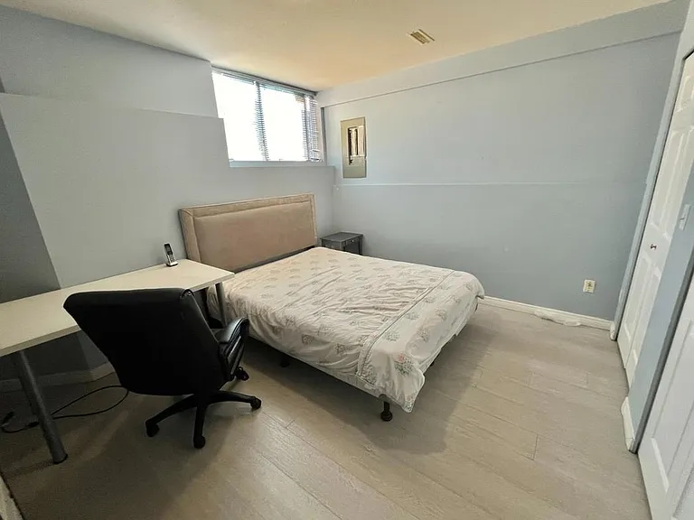 4864 Watling St #BASEMENT — Photo 10