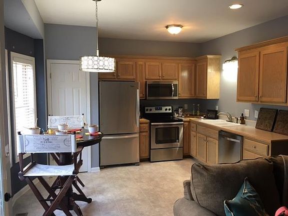 4th image of 426 Country Club Ct