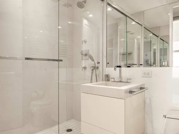 250 East 54th Street image 16 of 21