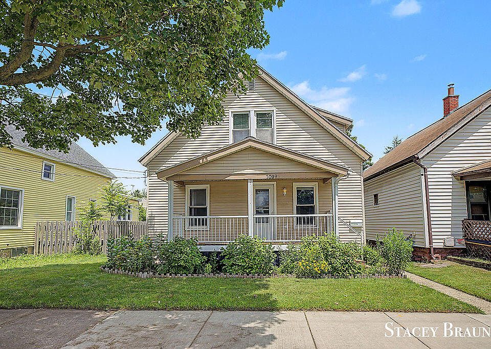 1st image of 1009 Courtney St NW