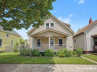 1009 Courtney St NW, Grand Rapids, MI 49504