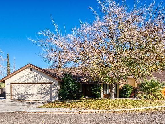 2nd image of 315 Mesquite Ave