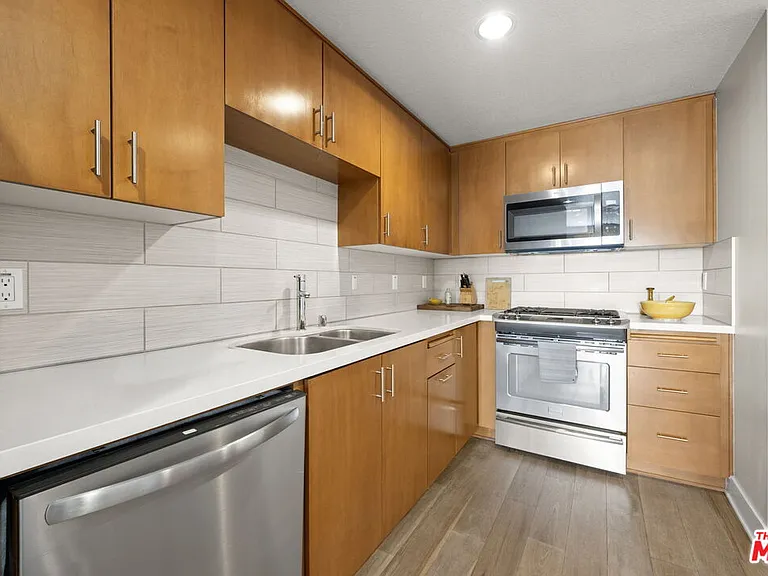 13337 Beach Ave #406 — Photo 6