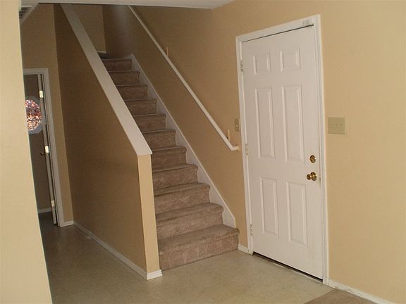 4th image of 629 Bayberry Ct W