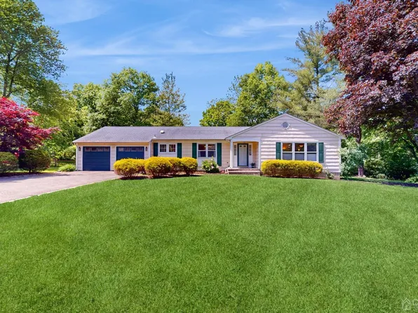 5 Brook Dr E, Princeton, NJ 08540