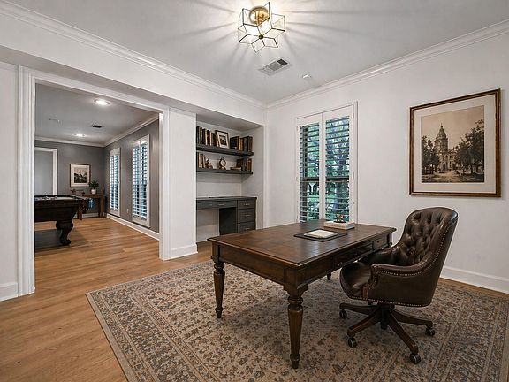 4th image of 1034 Thornton Rd