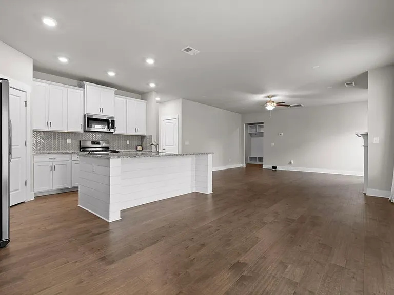 4787 Wellesley Dr — Photo 16