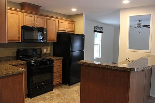 4th image of 13899 Pinewood Dr