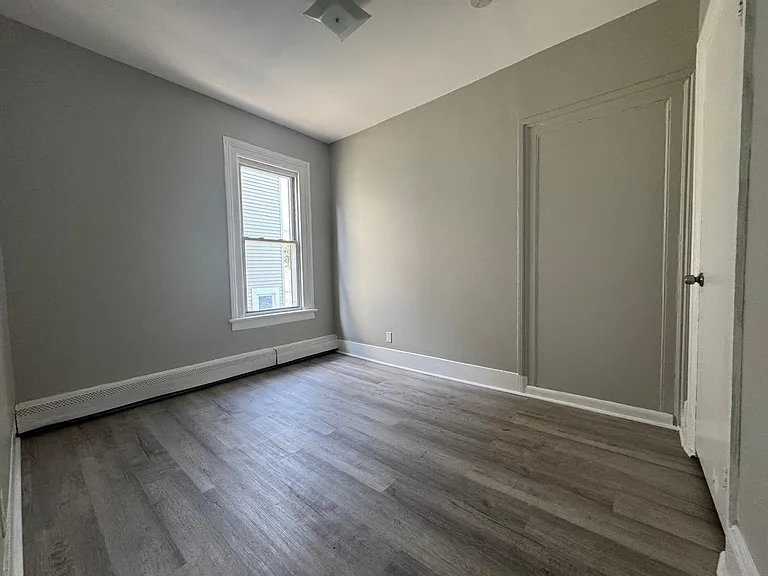 1092 E Main St #2R — Photo 6