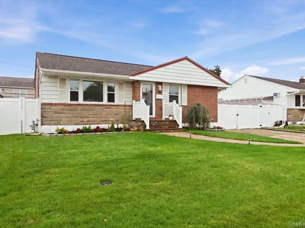 16 Buckner Avenue, Hicksville, NY 11801