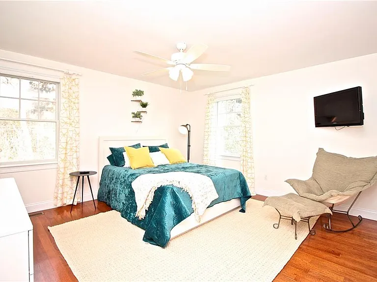190 Coggeshall Ave — Photo 24
