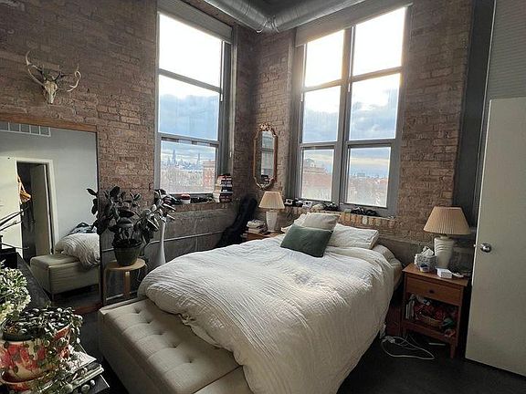 5th image of 1735 N Paulina St APT 303