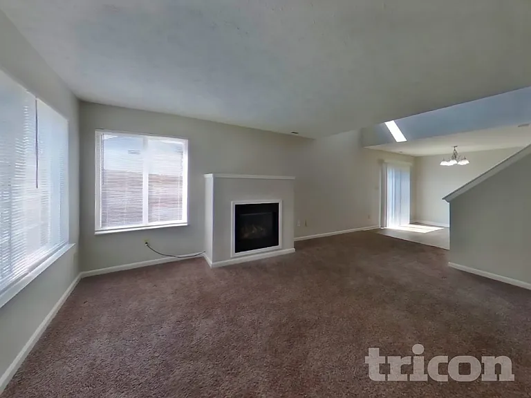 569 Stobus Dr — Photo 3