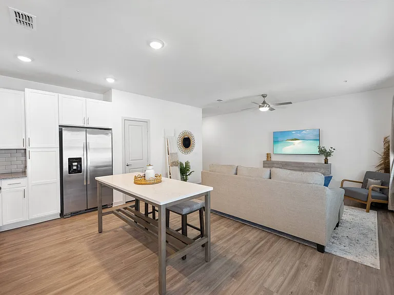 Novo Gateway Apartments and Townhomes — Photo 47