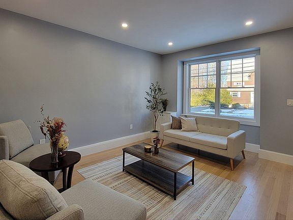 3rd image of 55 Oak Ave