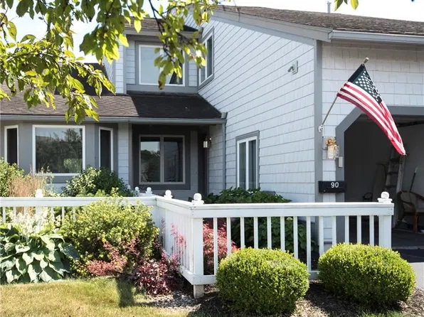 90 Midlake Cir, East Syracuse, NY 13057