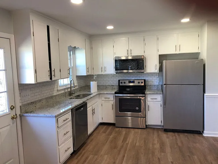 820 N Harrison Ave — Photo 1