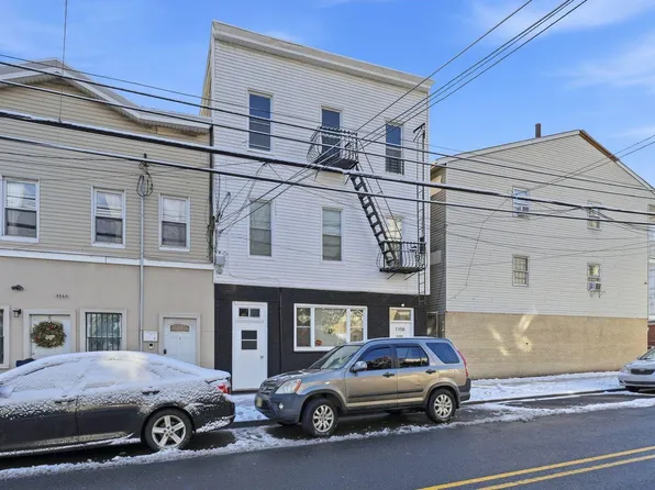 1158 Summit Avenue image 1 of 36