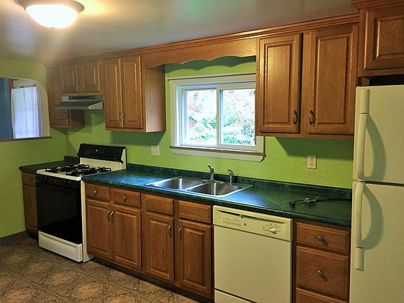 2nd image of 226 1st St #House