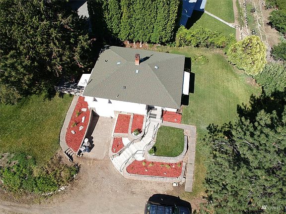 3rd image of 410 Highland Dr