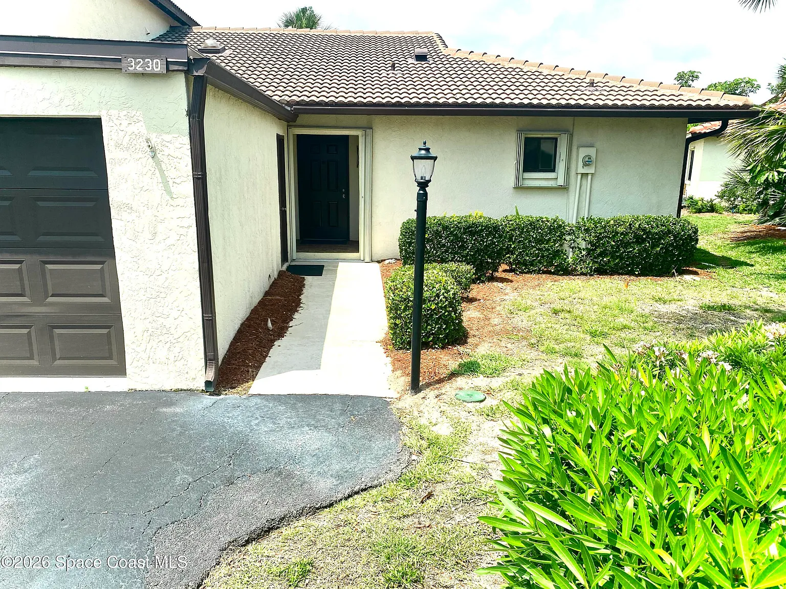 2 bed, 2.0 bath, 1099 sqft, $2,200 — Photo 1
