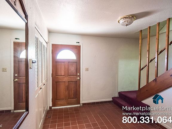3rd image of 1136 W Auburn Dr