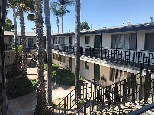 10334 Paramount Blvd Photo 1
