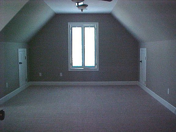 LARGE BONUS ROOM