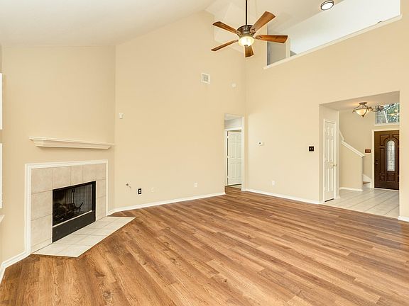 5th image of 413 Sun River Ln