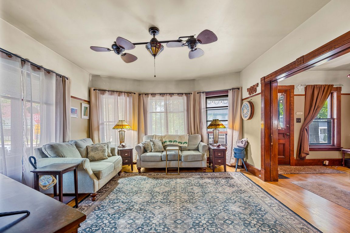 next background image