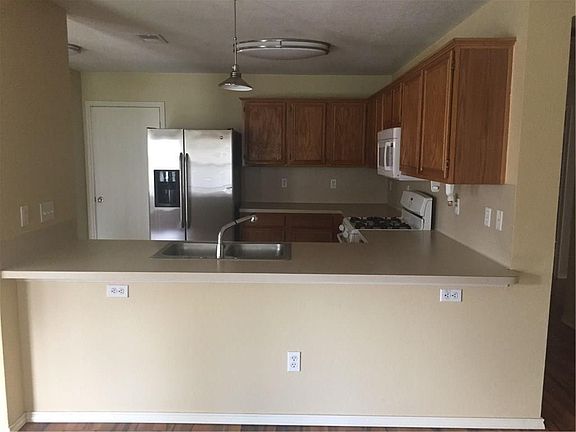 4th image of 2076 Belvedere Dr
