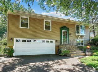 740 Springfield Dr, Roselle, IL 60172