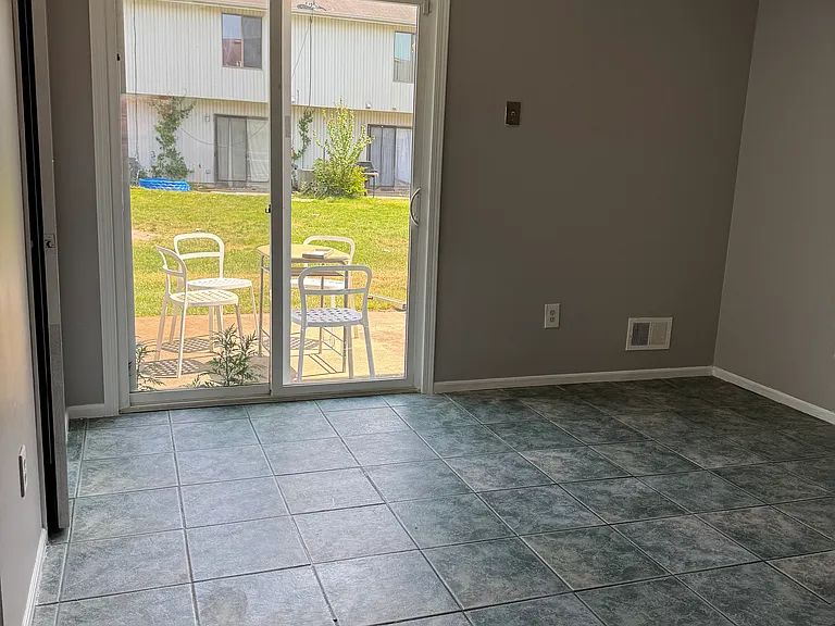 1072 Sawmill Rd — Photo 6